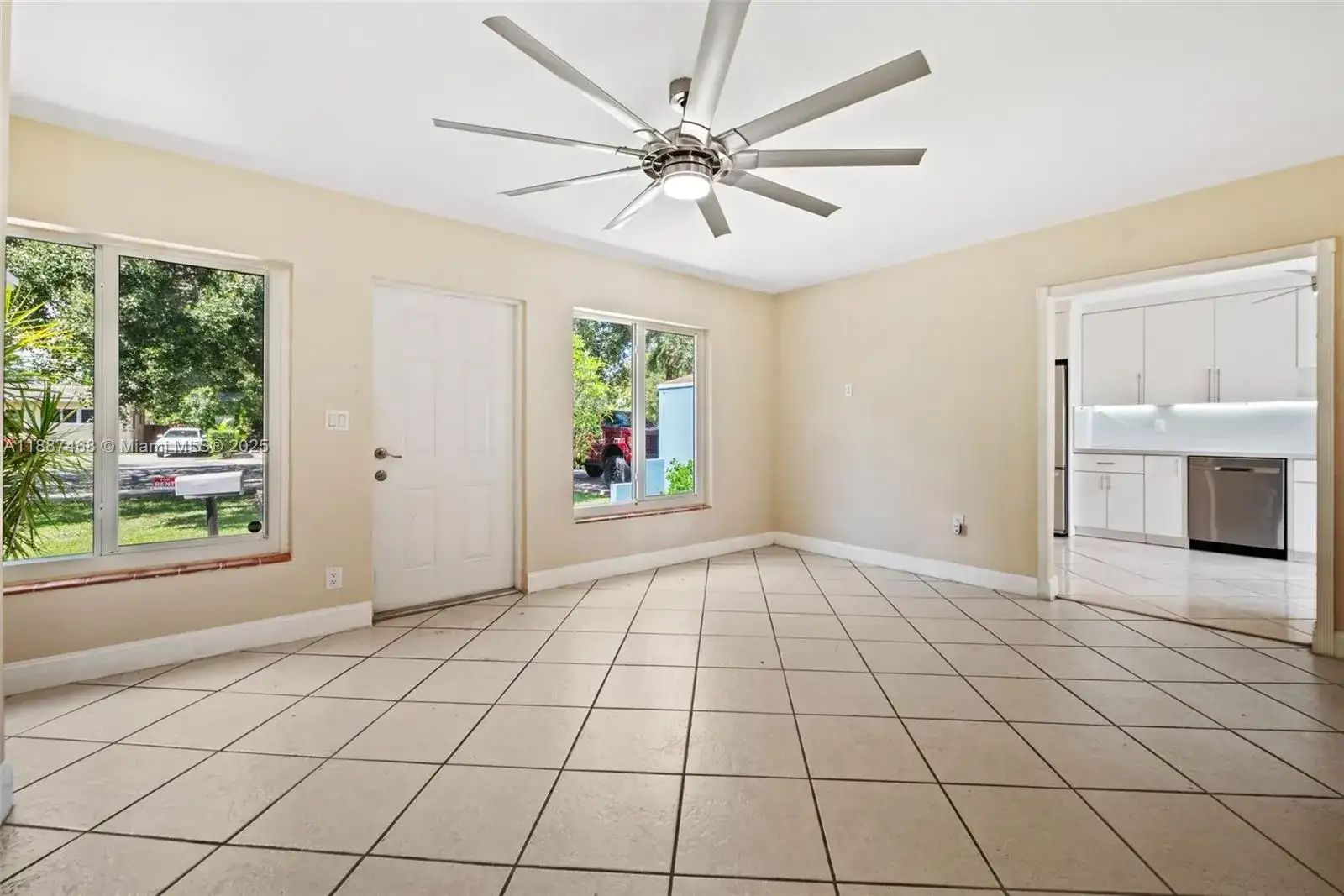 573 Palmetto Dr, Miami Springs FL 33166 photo 3