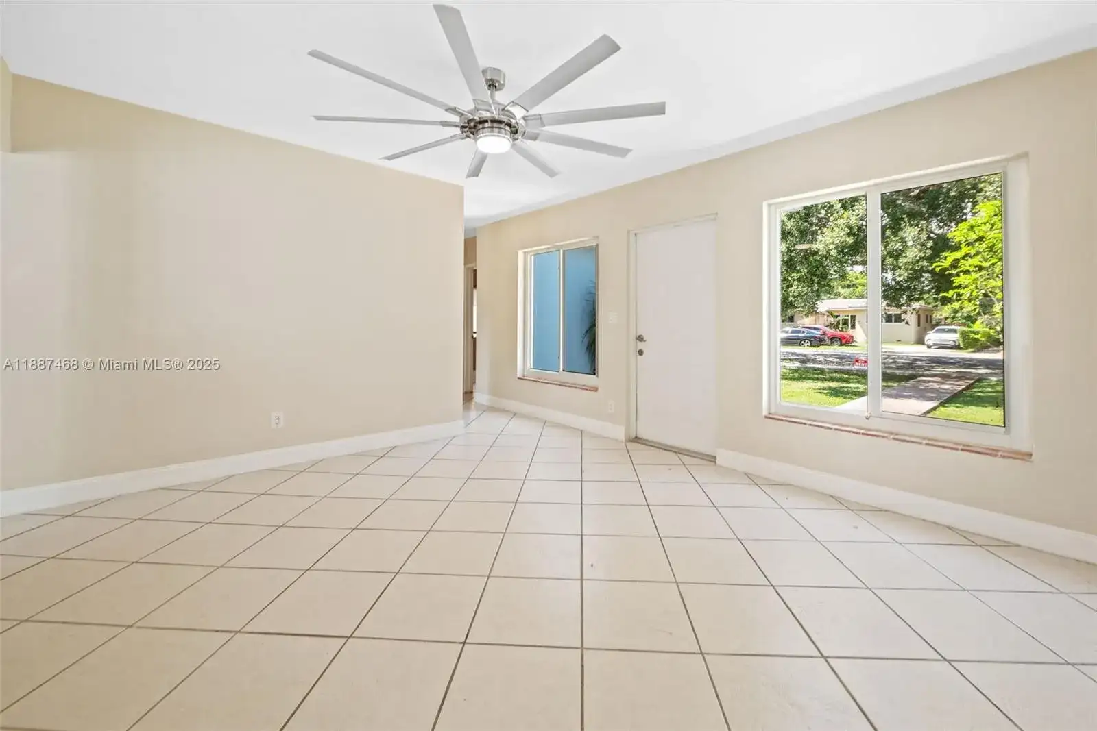 573 Palmetto Dr, Miami Springs FL 33166 photo 4