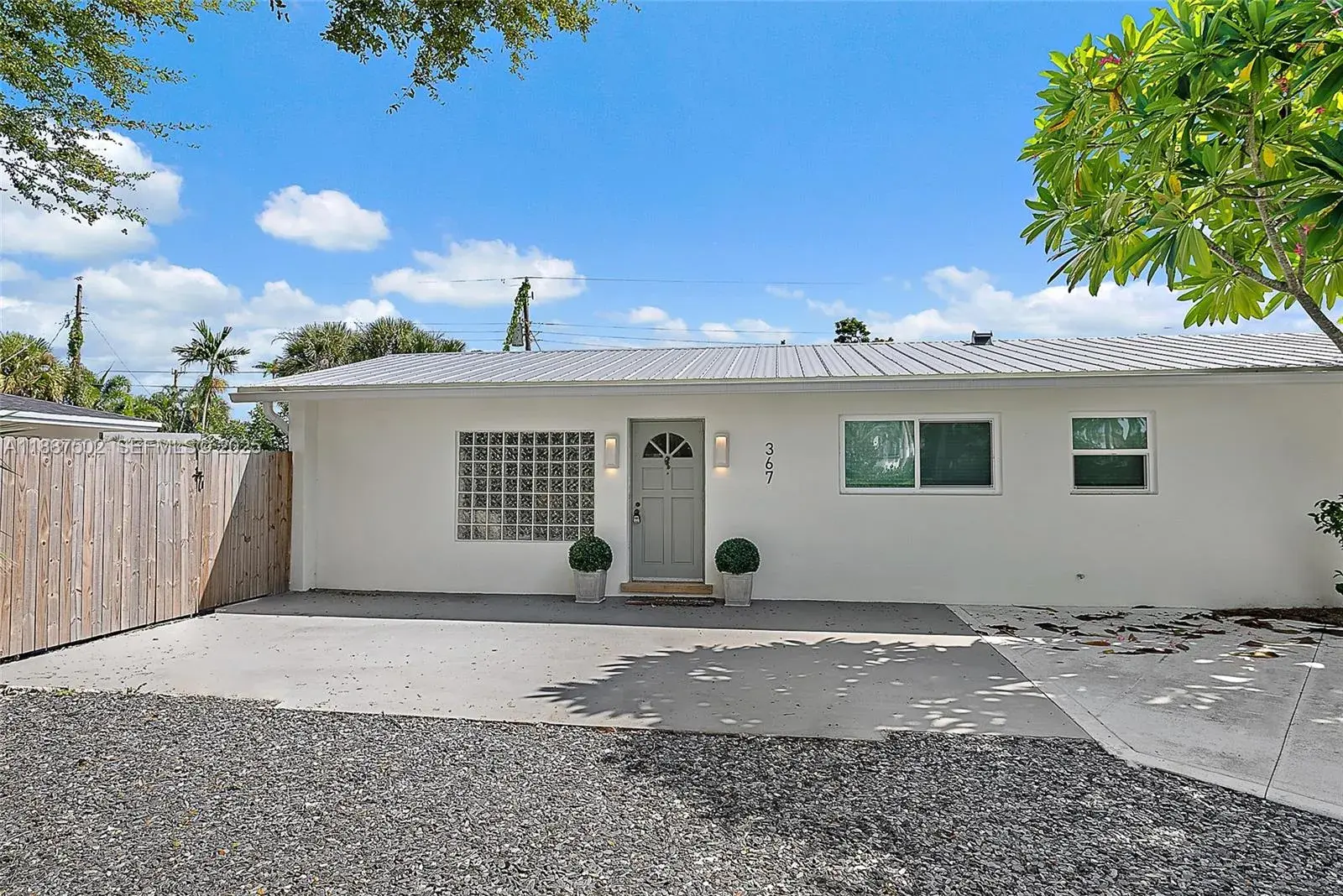 367 W Riverside Dr, Tequesta FL 33469