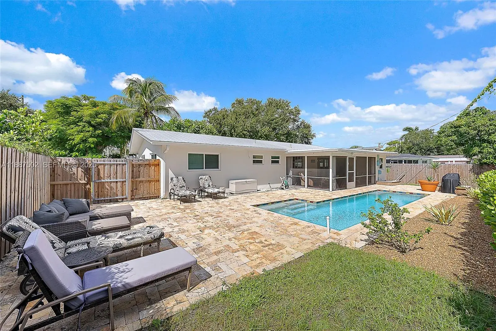 367 W Riverside Dr, Tequesta FL 33469