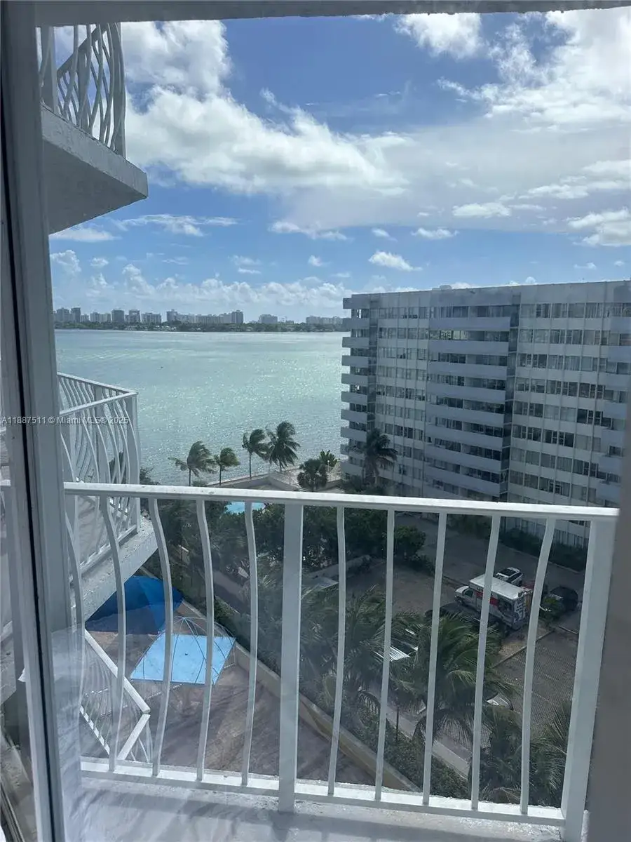 7601 E Treasure Dr # 1005, North Bay Village FL 33141