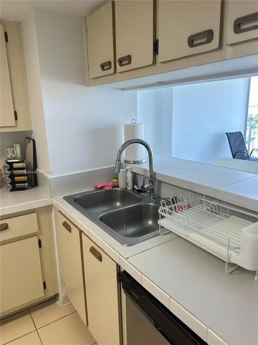 7601 E Treasure Dr # 1005, North Bay Village FL 33141 photo 5