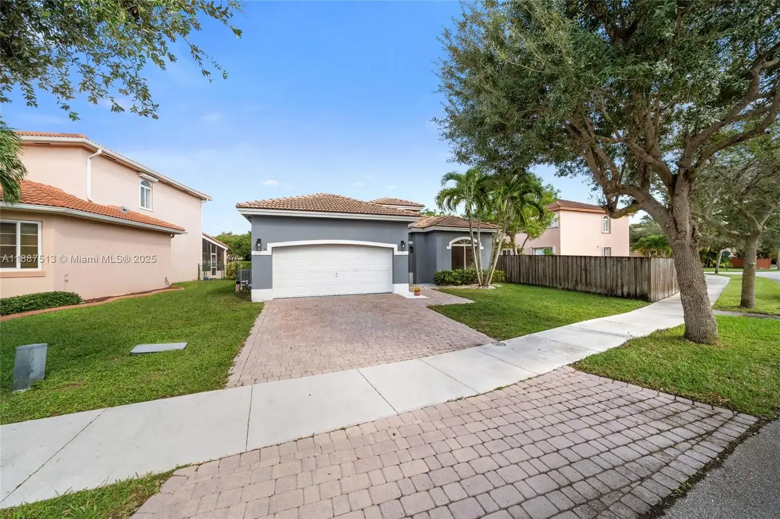2111 SE 14th Cir, Homestead FL 33035 photo 2