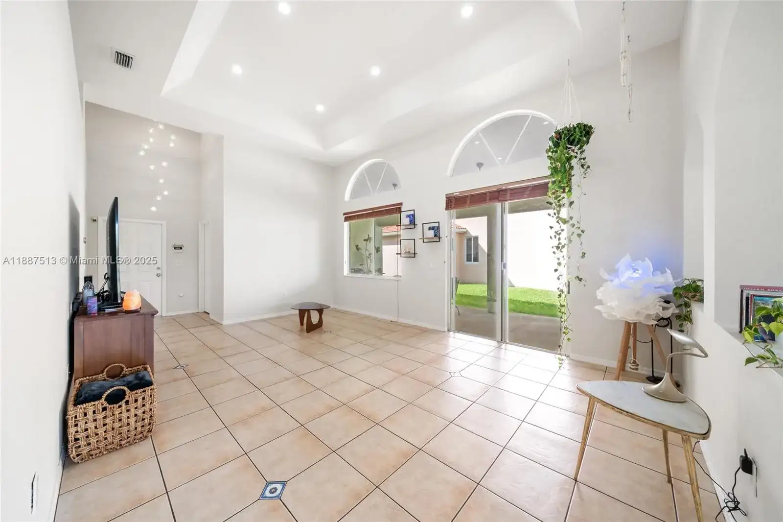 2111 SE 14th Cir, Homestead FL 33035 photo 3