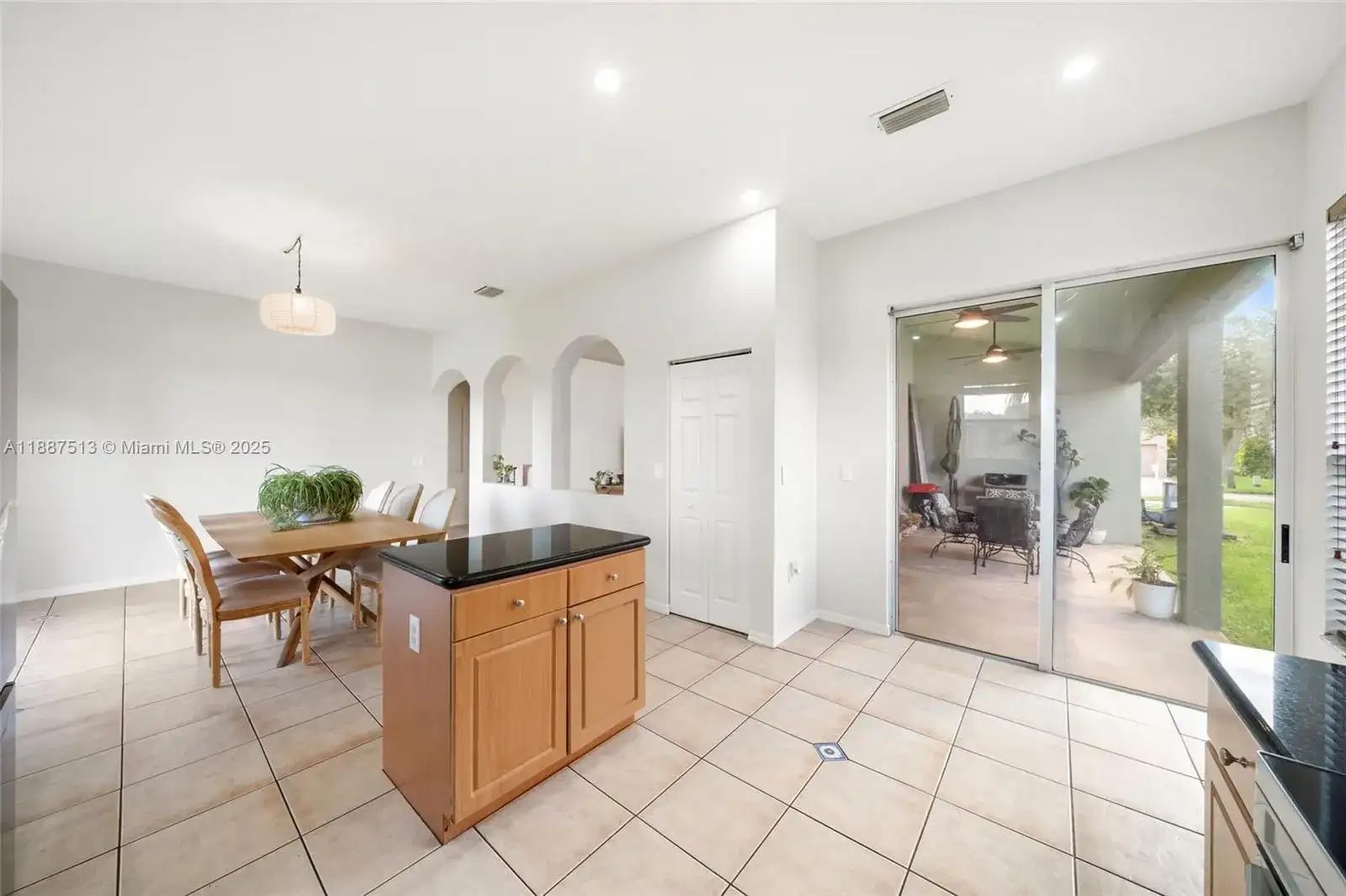 2111 SE 14th Cir, Homestead FL 33035 photo 4