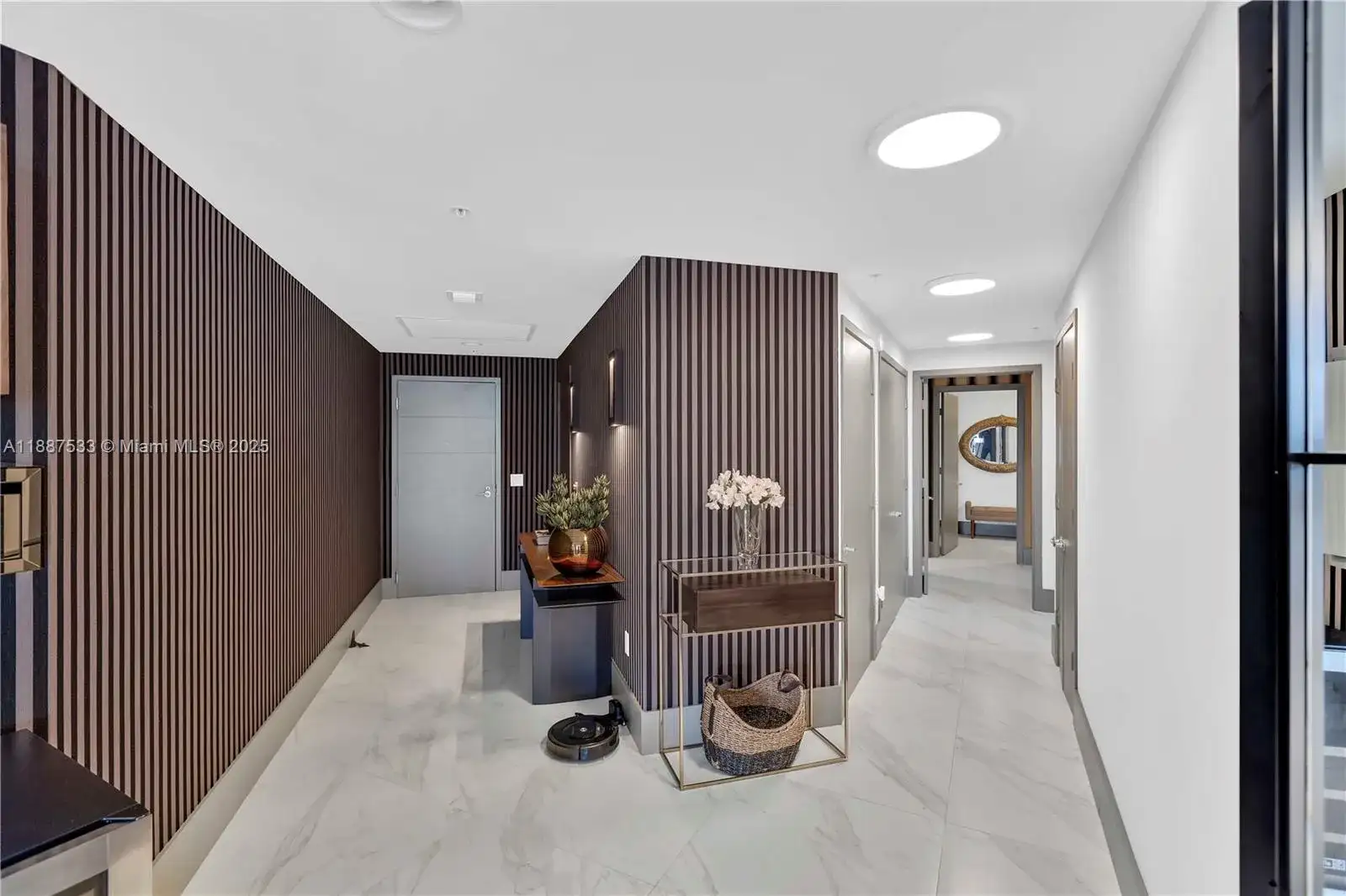 17111 Biscayne Blvd # 1709, North Miami Beach FL 33160 photo 4