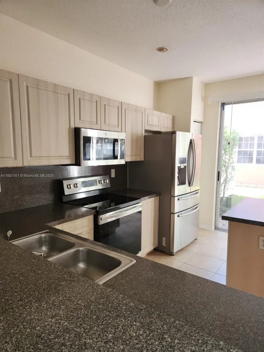 9166 NW 40th Pl, Sunrise FL 33351 photo 5