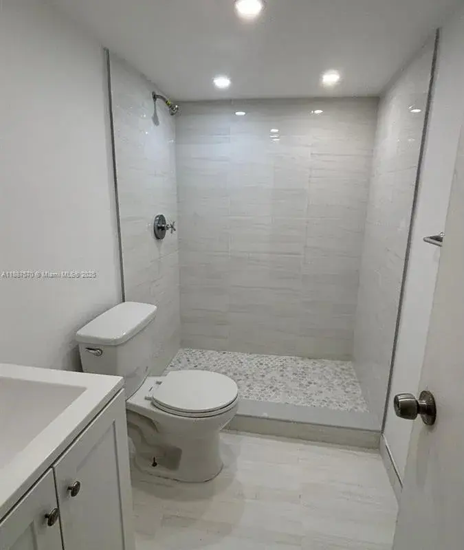 1913 S Ocean Dr # 115, Hallandale Beach FL 33009