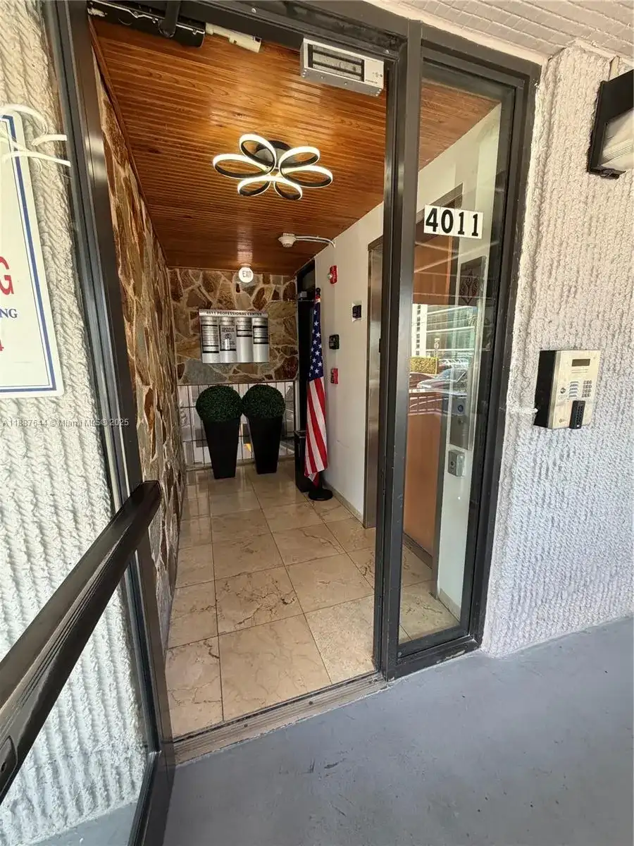 4011 W Flagler St # 404, Miami FL 33134 photo 2
