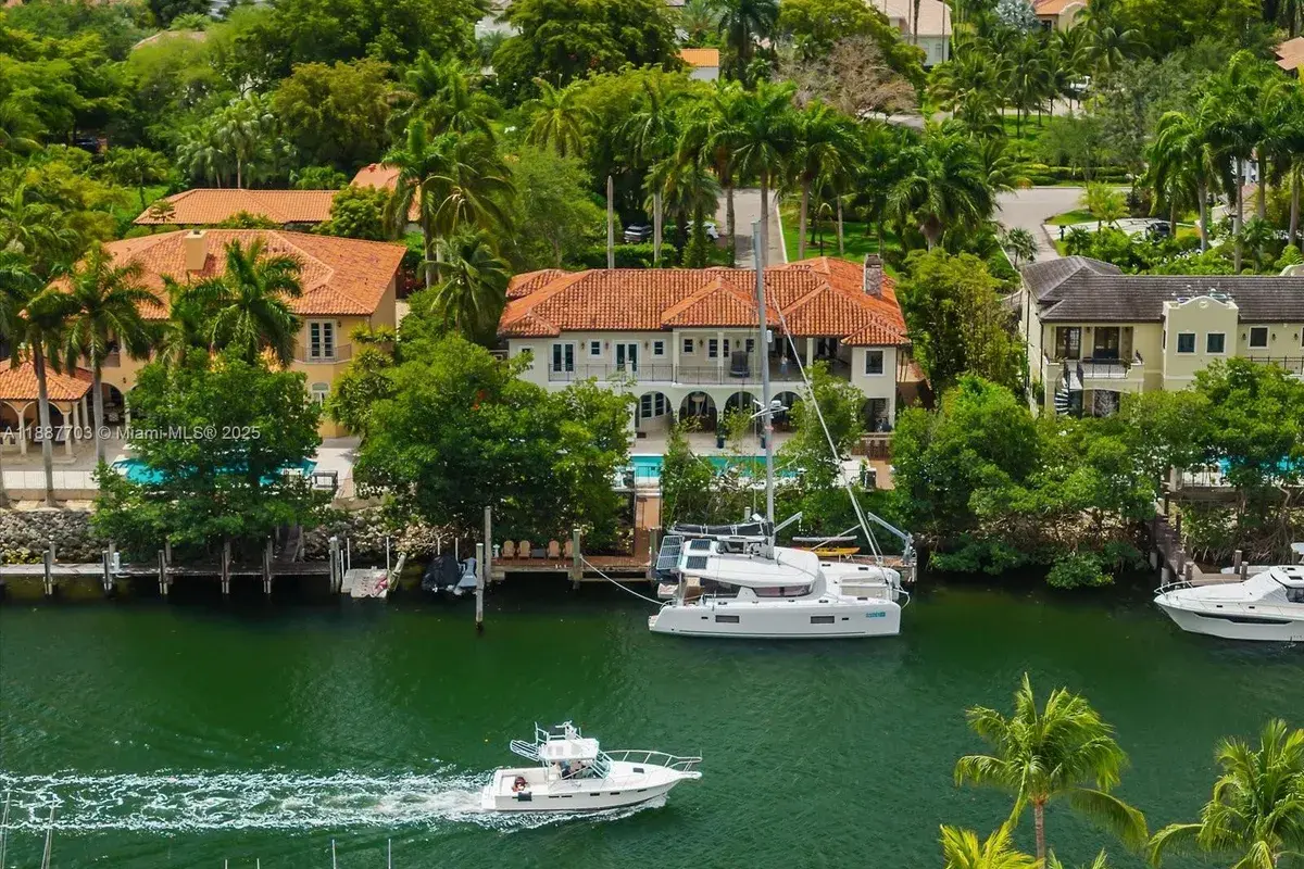 285 Carabela Ct, Coral Gables FL 33143