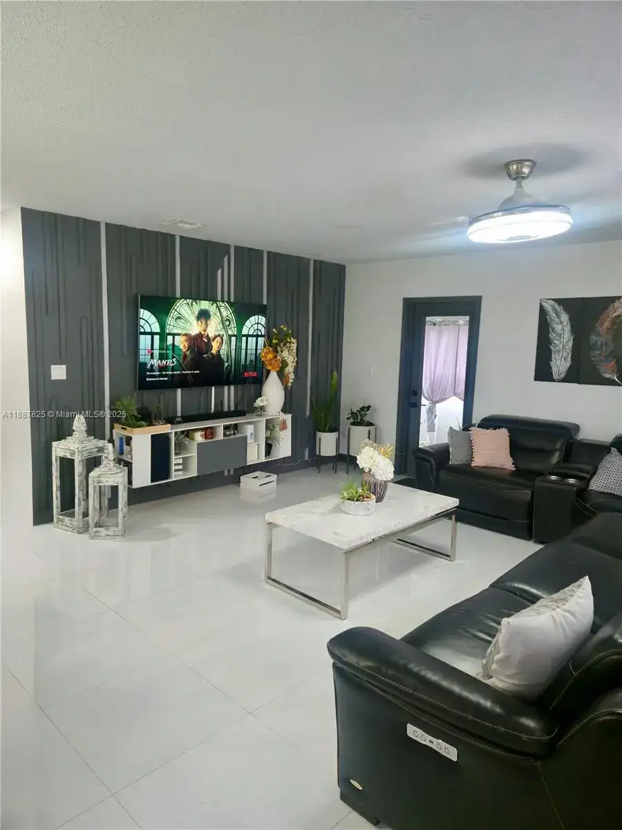 2150 NW 43rd St, Miami FL 33142 photo 2