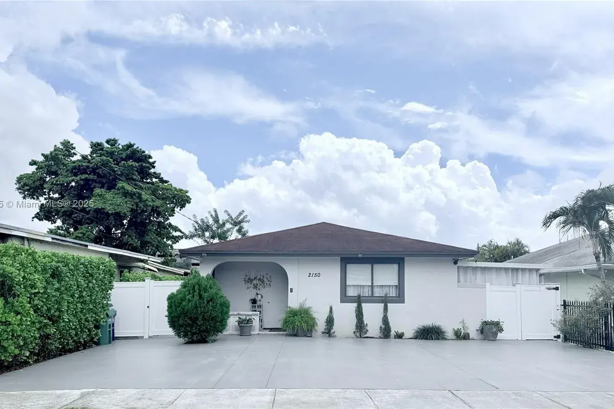2150 NW 43rd St, Miami FL 33142
