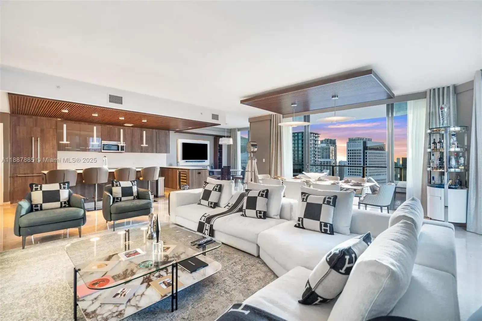 88 SW 7th St # 3801, Miami FL 33130 photo 5