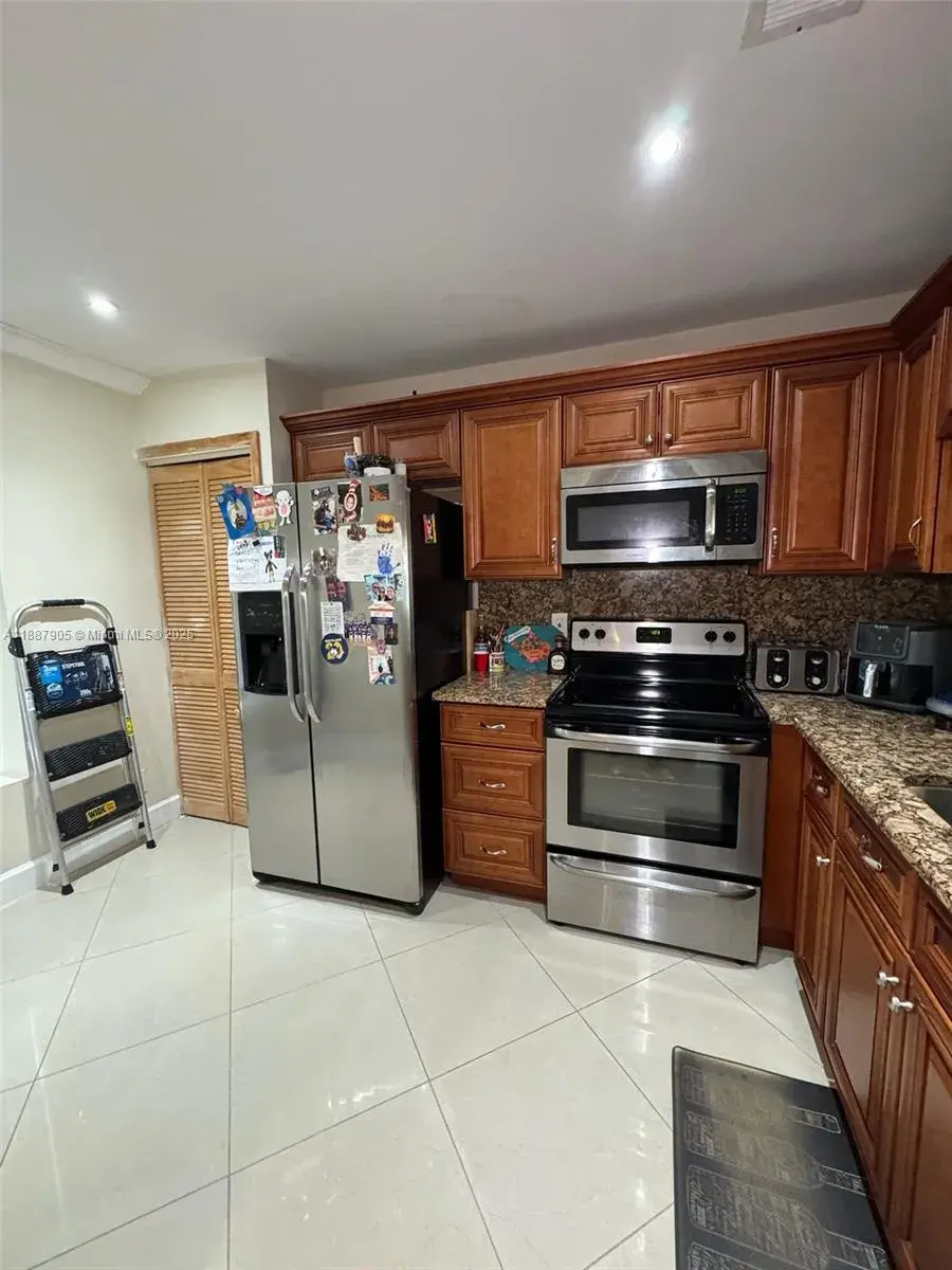 9204 NW 49th Pl, Sunrise FL 33351