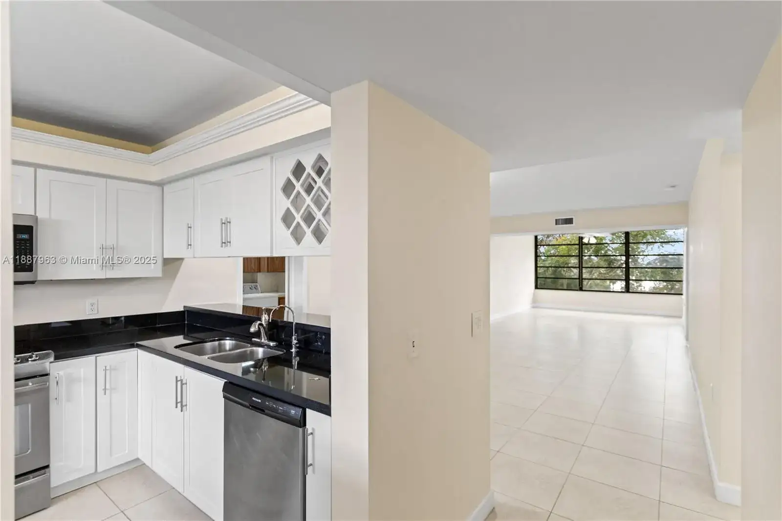 1715 Whitehall Dr # 404, Davie FL 33324 photo 3