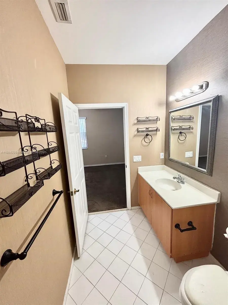 2429 NW 31st Ct # 2429, Oakland Park FL 33309