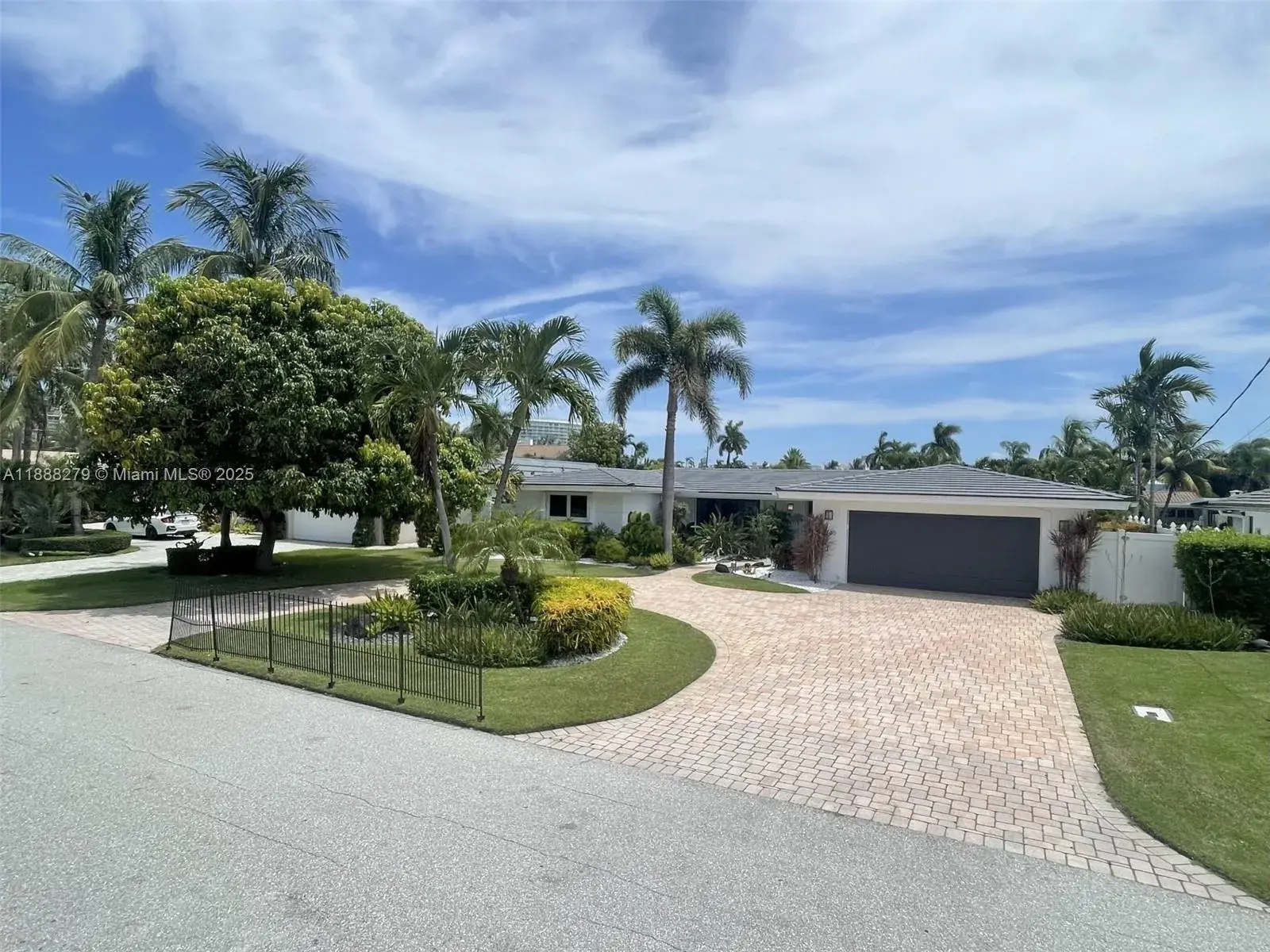2740 NE 6th St, Pompano Beach FL 33062