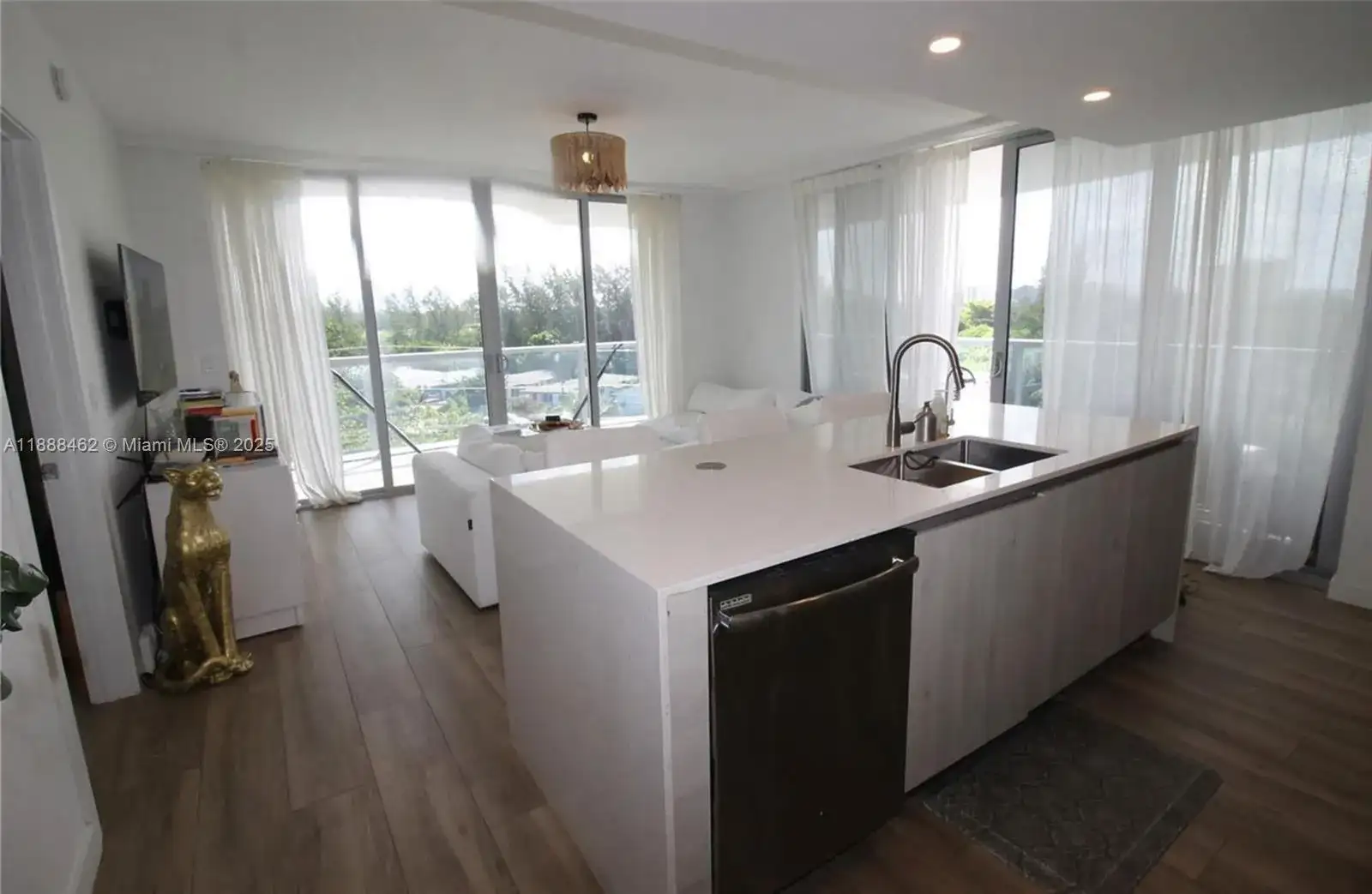 13800 Highland Dr # 510, North Miami Beach FL 33181 photo 4