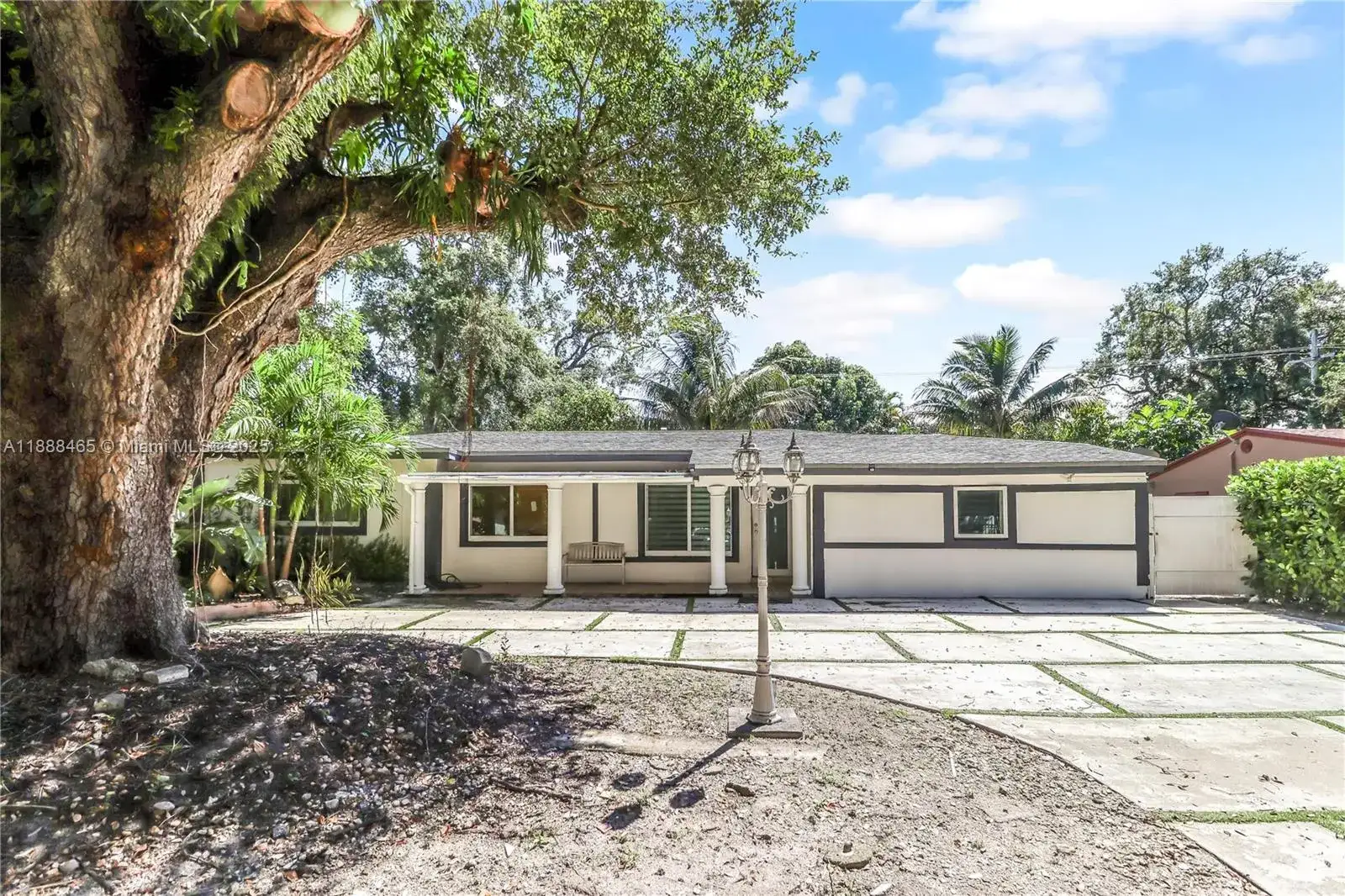 640 NE 160th St, Miami FL 33162