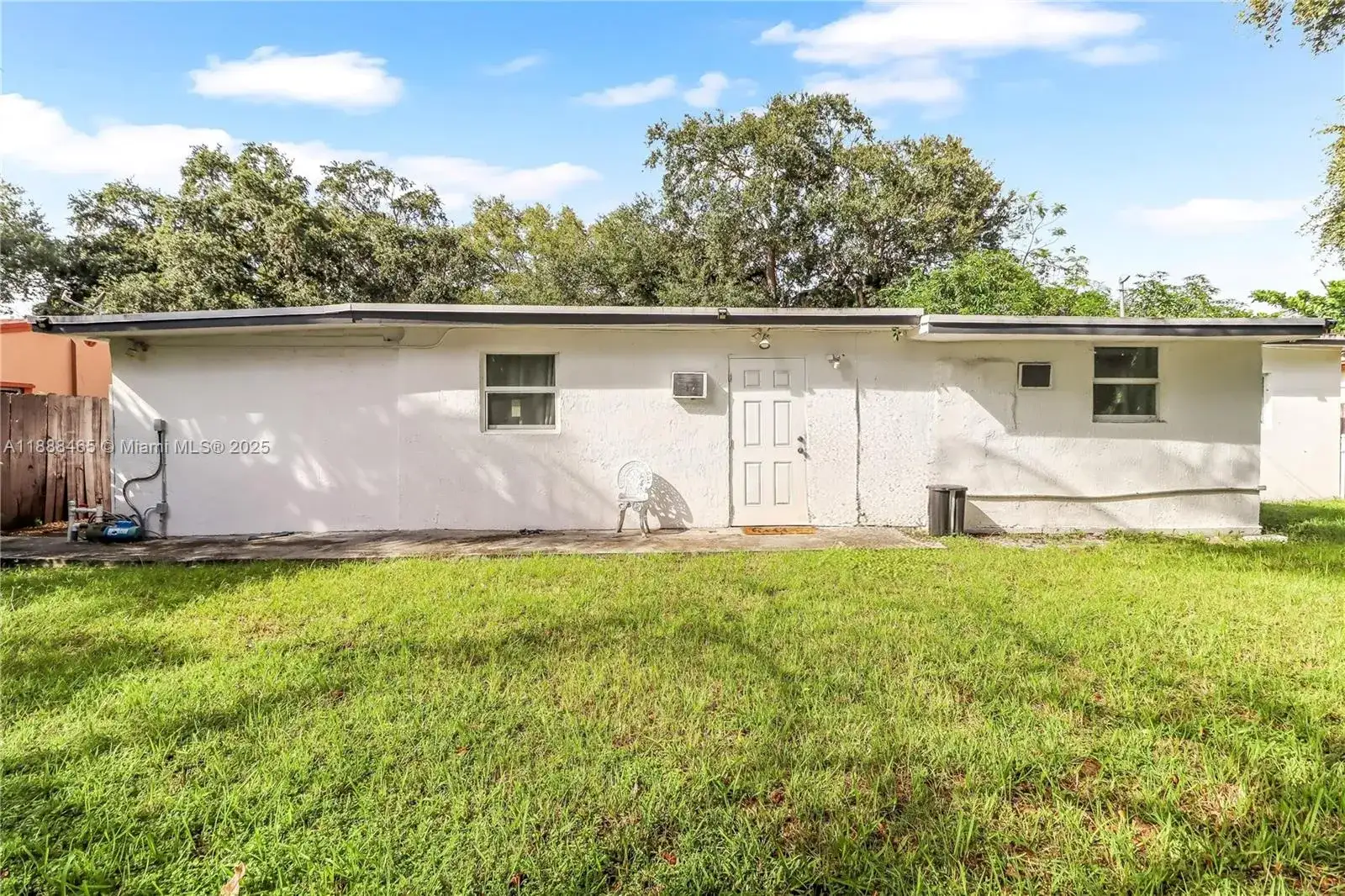 640 NE 160th St, Miami FL 33162 photo 2