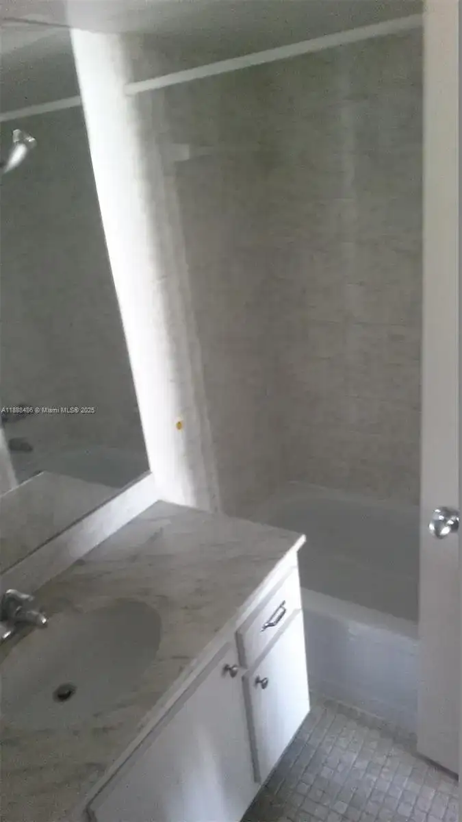 2750 NE 183rd St # 2305, Aventura FL 33160 photo 4