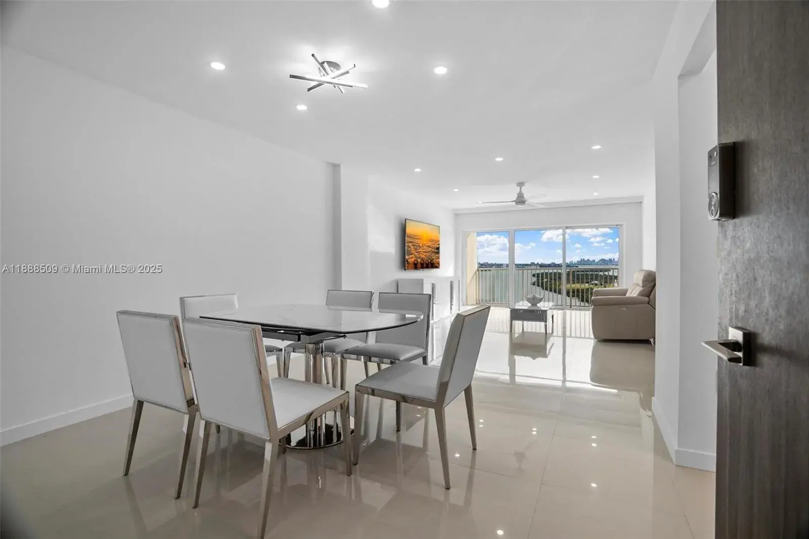 300 Bayview Dr # 2108, Sunny Isles Beach FL 33160