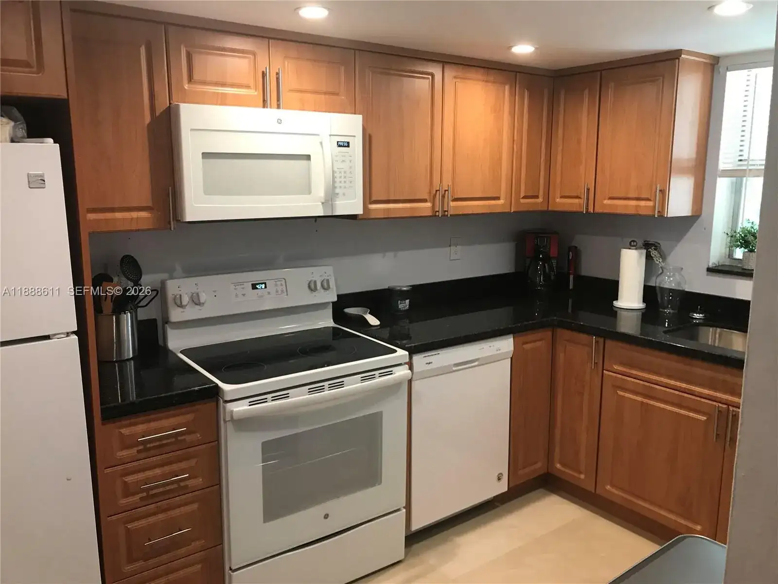 9375 Fontainebleau Blvd # L219, Miami FL 33172 photo 2