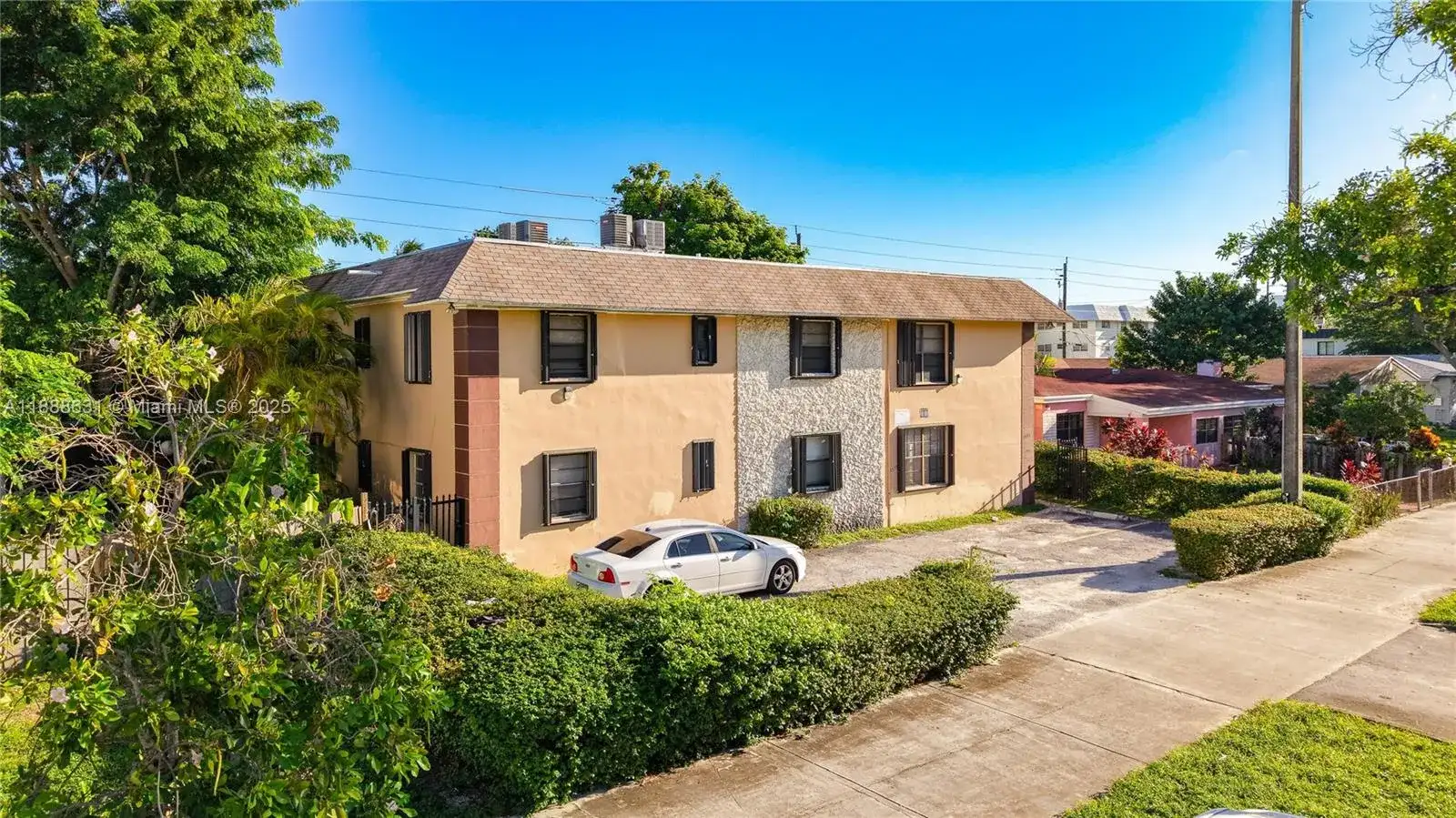 2335 NE 172nd St # 8, North Miami Beach FL 33160 photo 2