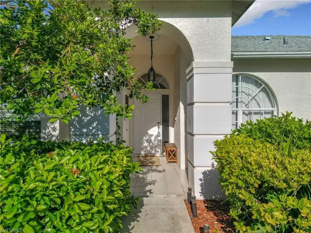 4991 Brixton Ct, Naples FL 34104 photo 2