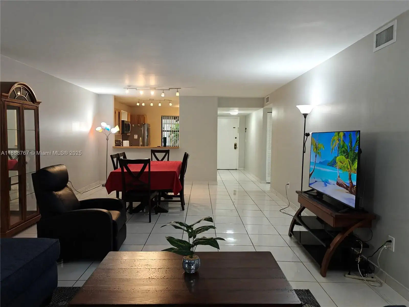 601 Ives Dairy Rd # 8, Miami FL 33179 photo 2