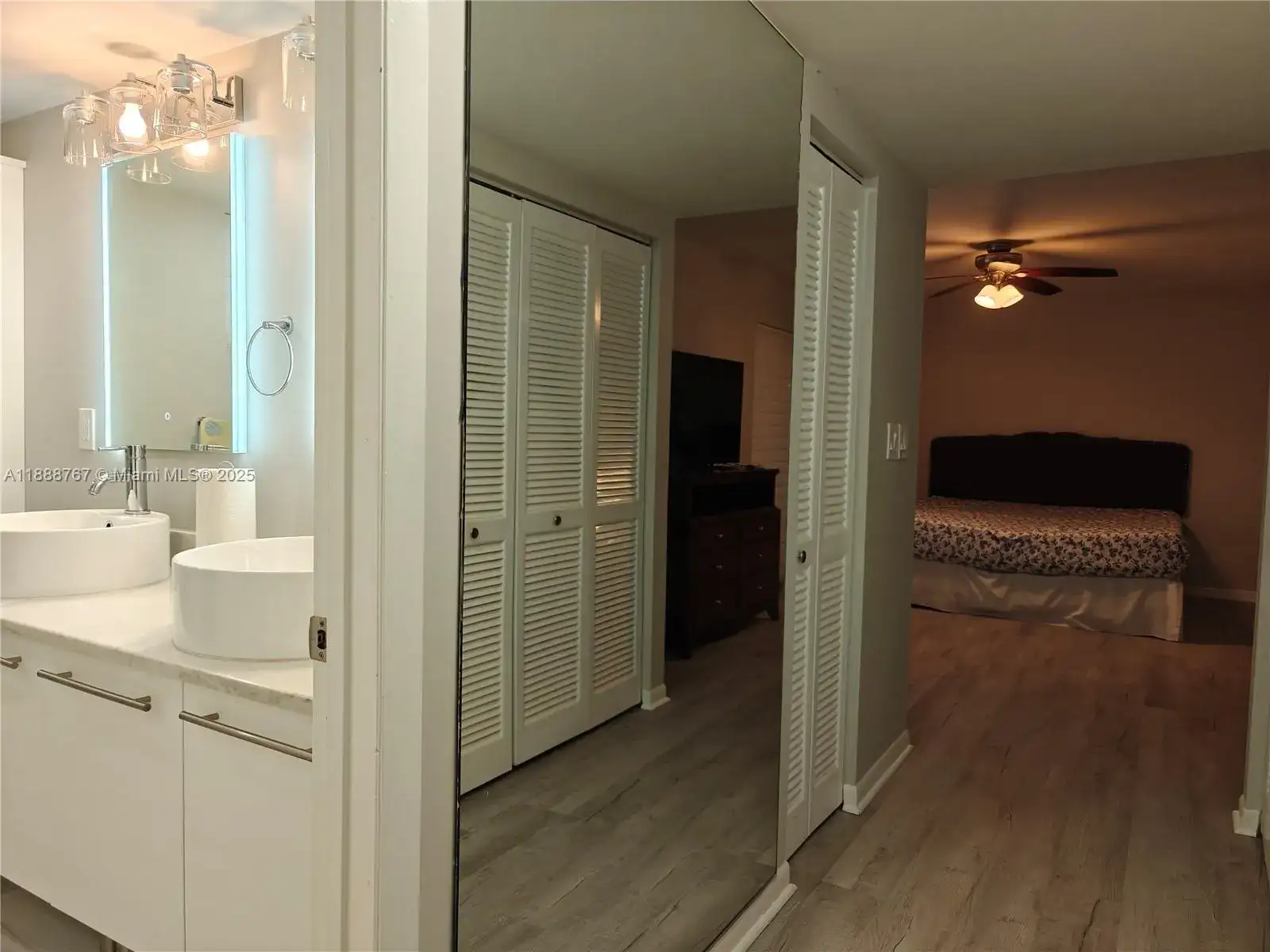 601 Ives Dairy Rd # 8, Miami FL 33179 photo 4