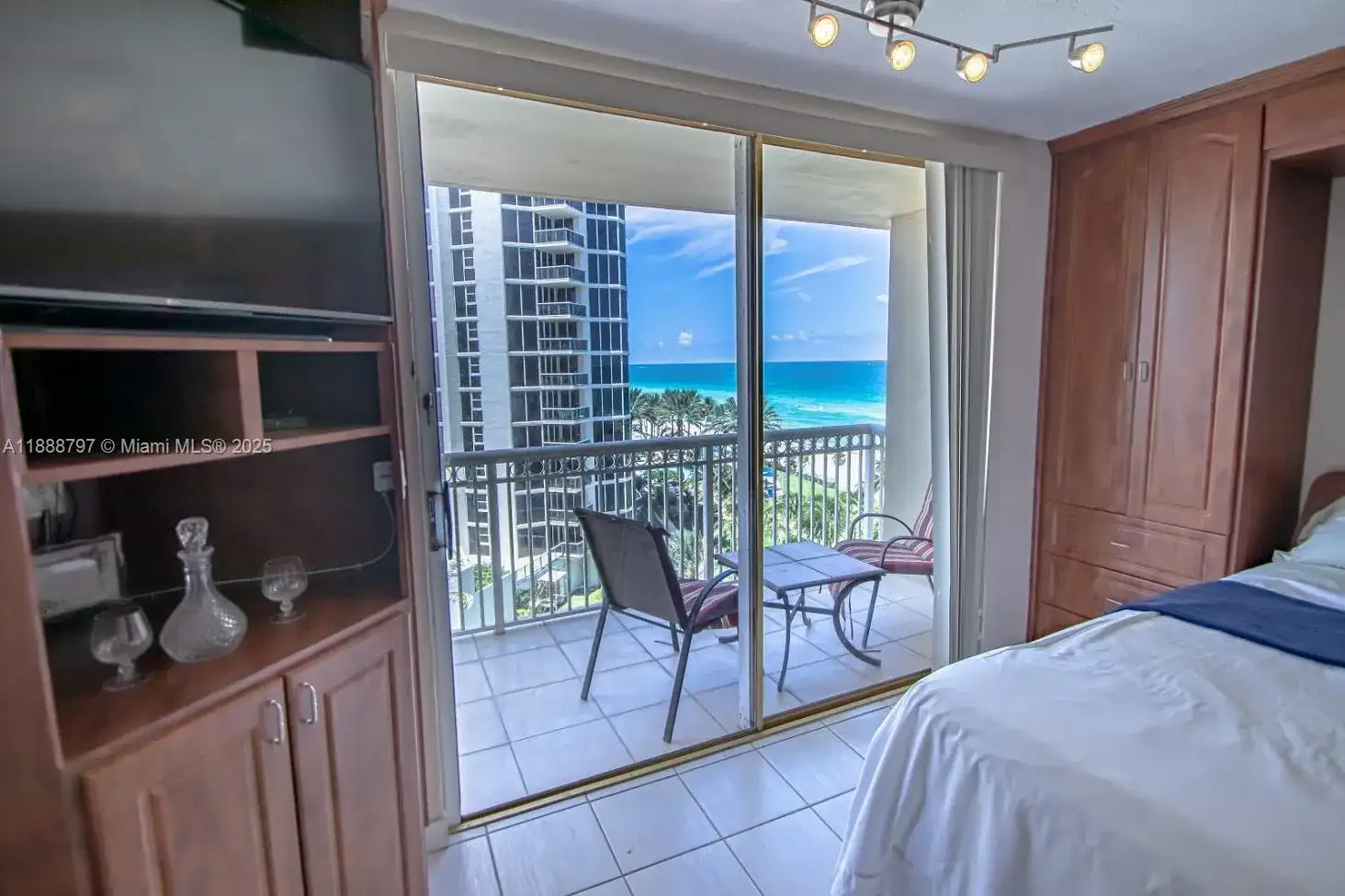 19201 Collins Ave # 620, Sunny Isles Beach FL 33160 photo 2