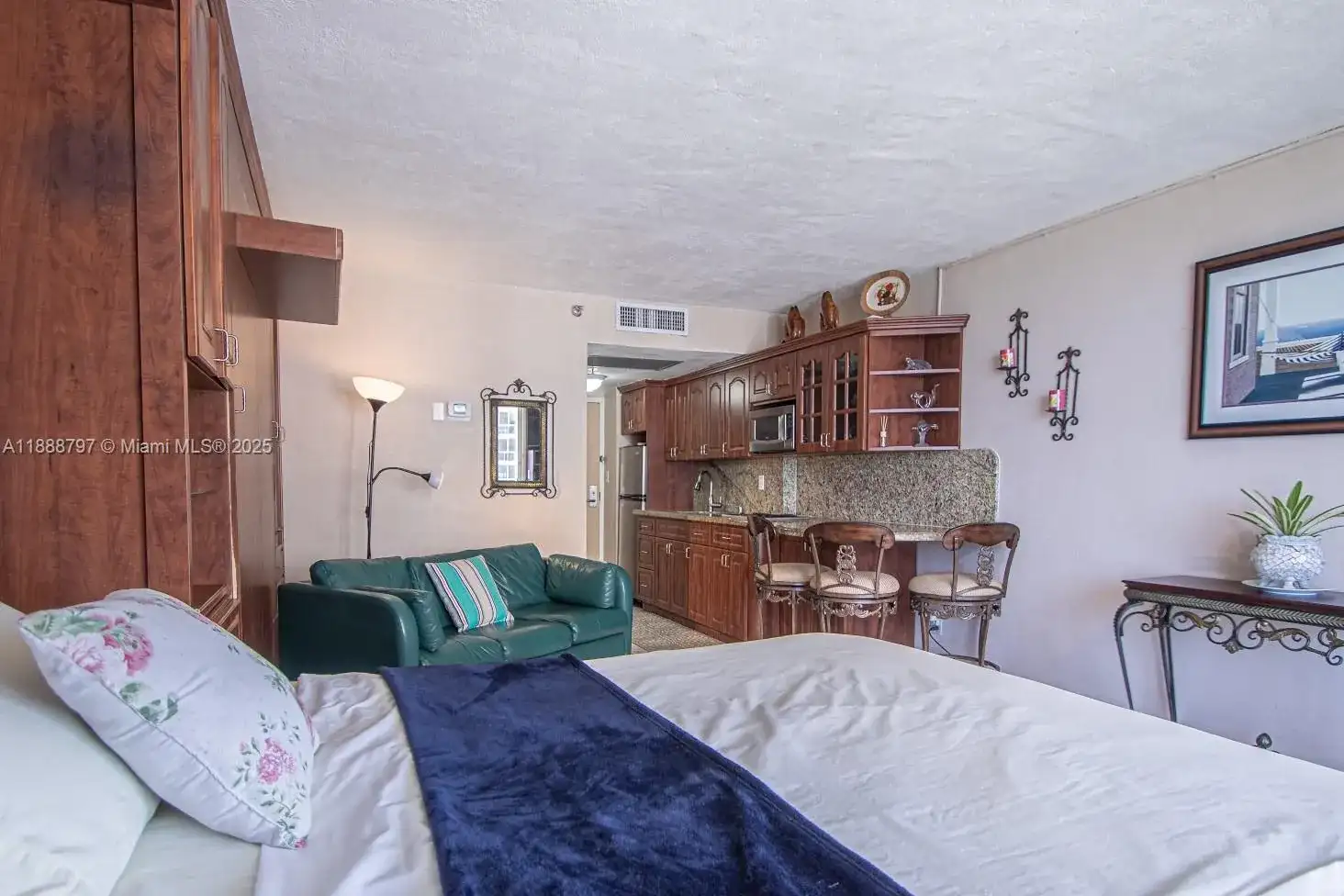 19201 Collins Ave # 620, Sunny Isles Beach FL 33160 photo 4