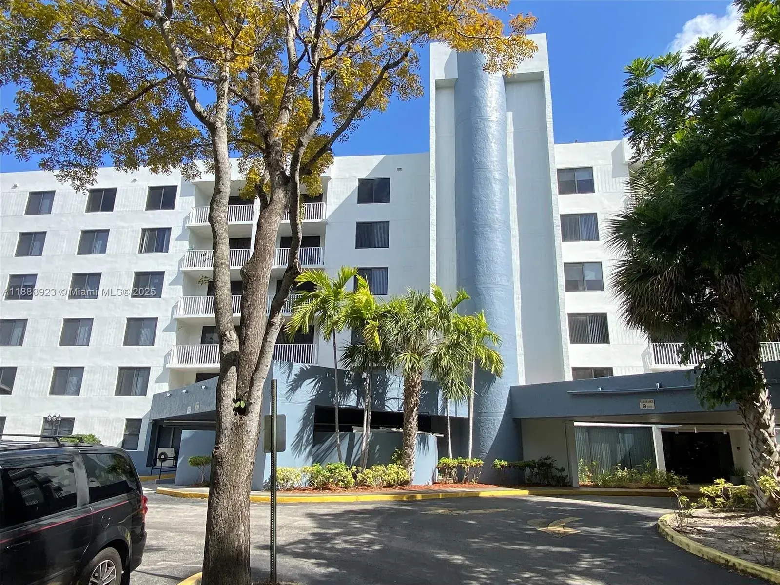 901 Hillcrest Dr # 409, Hollywood FL 33021