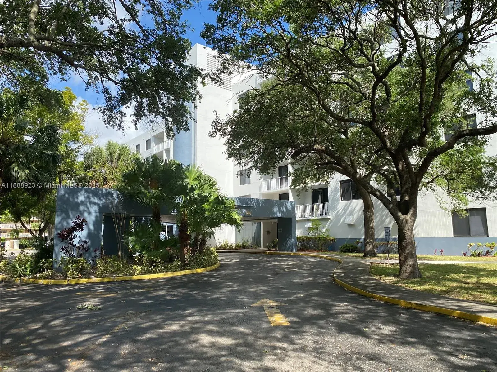 901 Hillcrest Dr # 409, Hollywood FL 33021