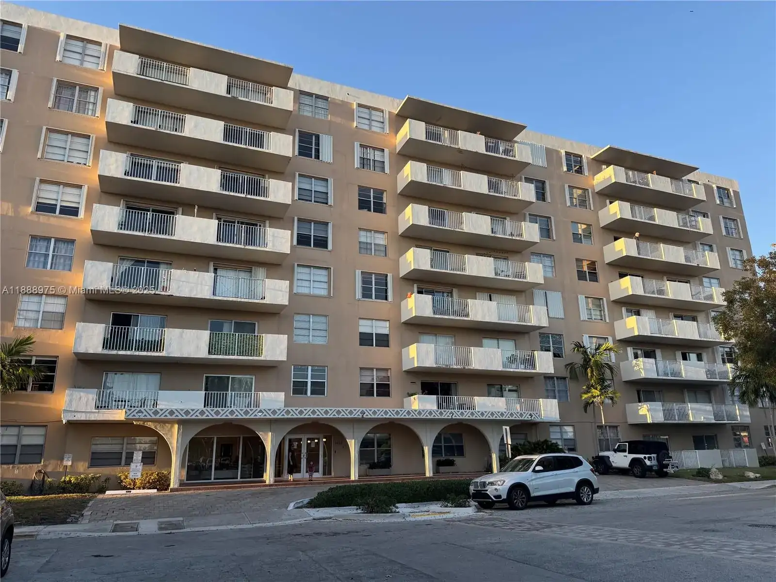 1455 N Treasure Dr # 3C, North Bay Village FL 33141 photo 2