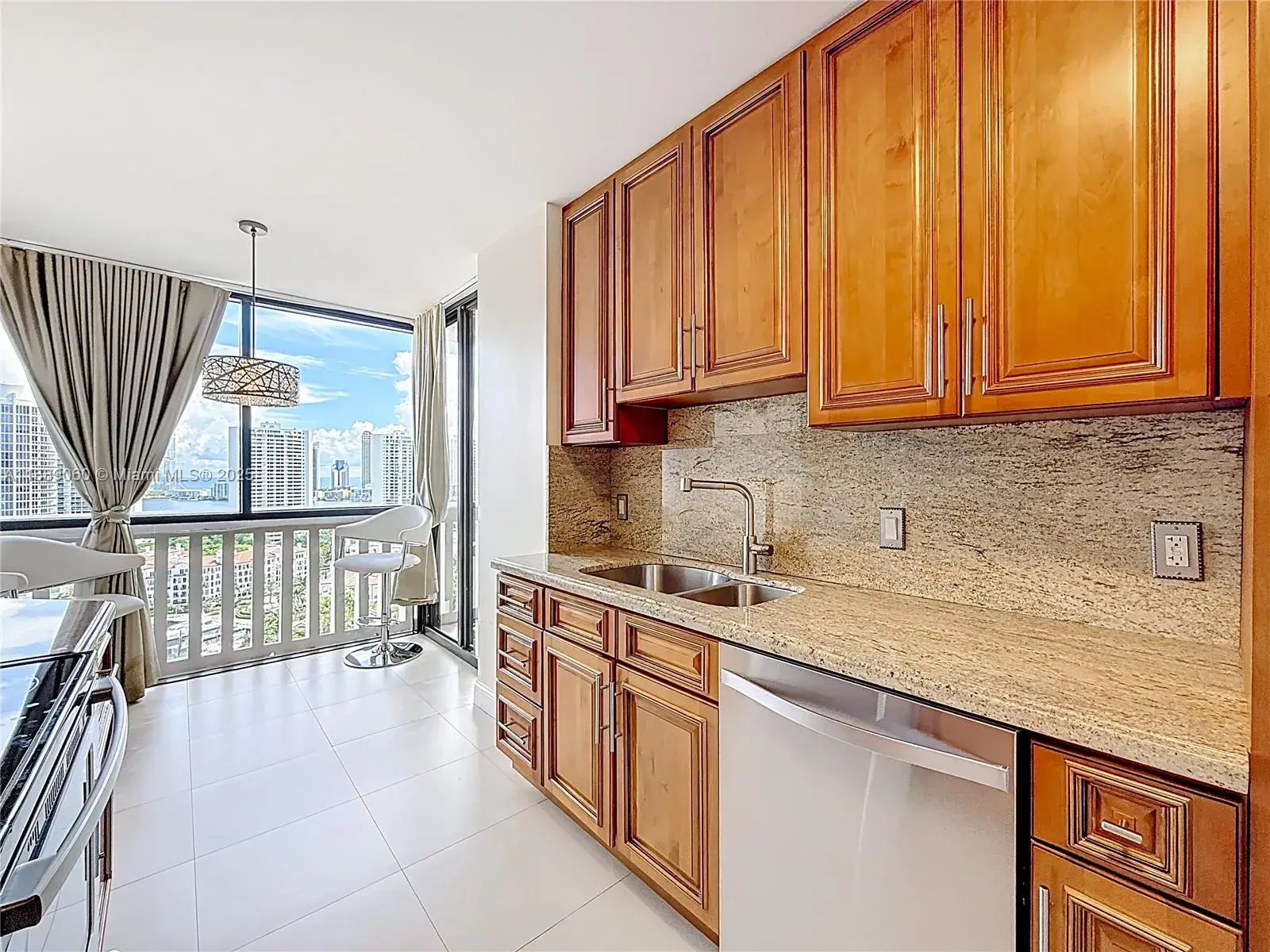 1000 W Island Blvd # 2208, Aventura FL 33160