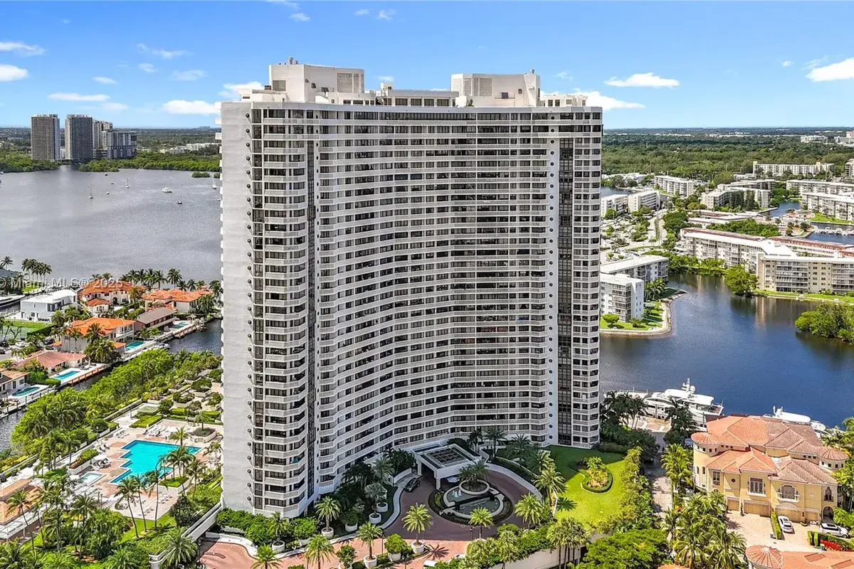 1000 W Island Blvd # 2208, Aventura FL 33160