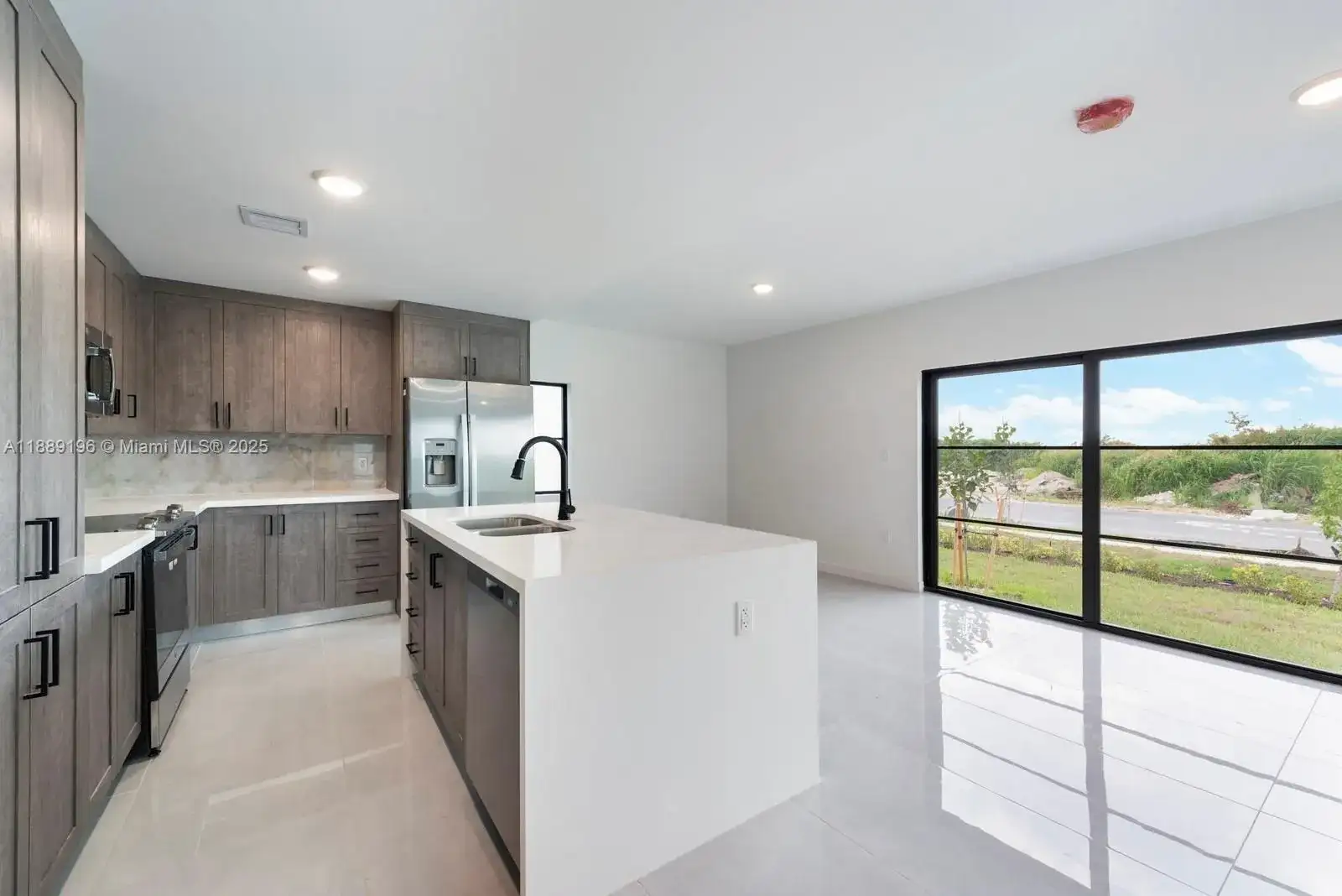 1374 NW 1st St, Florida City FL 33034 photo 2