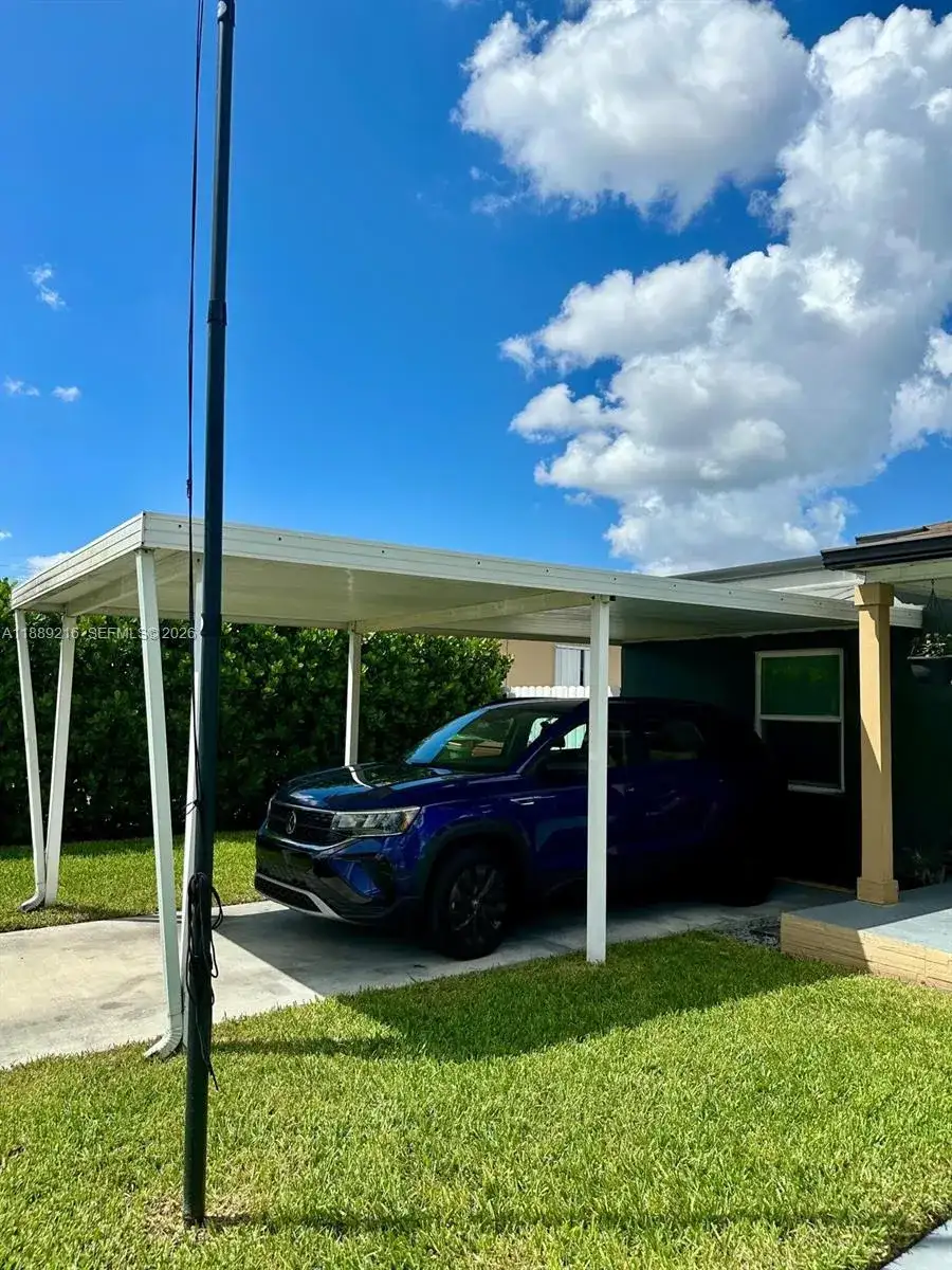 651 E 38th St, Hialeah FL 33013 photo 2