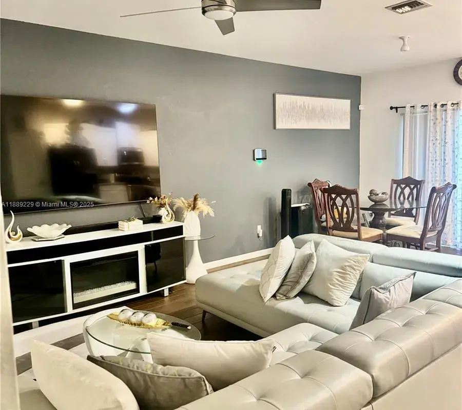 4039 NW 11th St, Lauderhill FL 33313