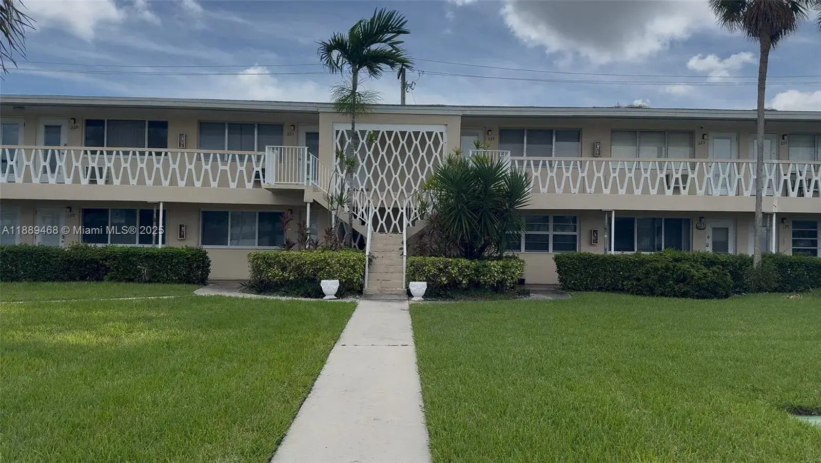 900 Atlantic Shores Blvd # 219, Hallandale Beach FL 33009