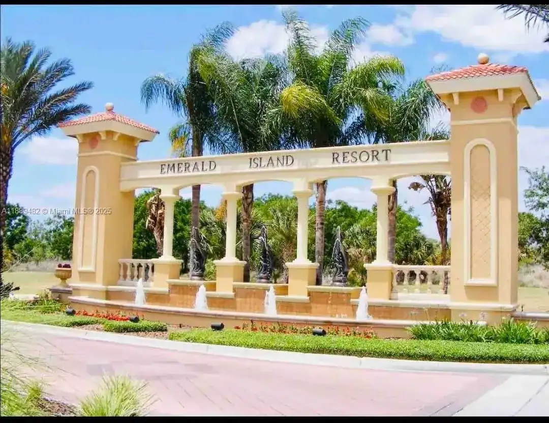 8520 SUNRISE KEY DR, Kissimmee FL 34747 photo 2