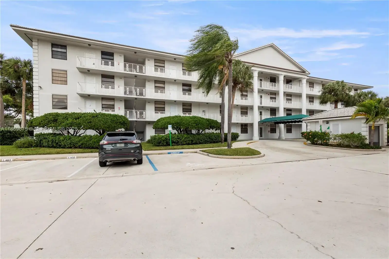3635 Whitehall Dr # 401, West Palm Beach FL 33401