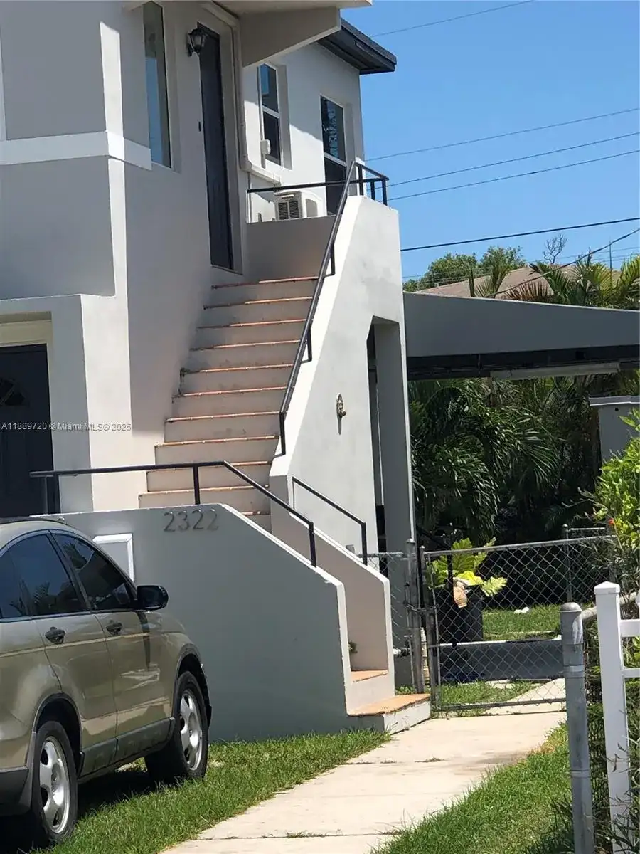 2320 NW 15th St, Miami FL 33125 photo 2