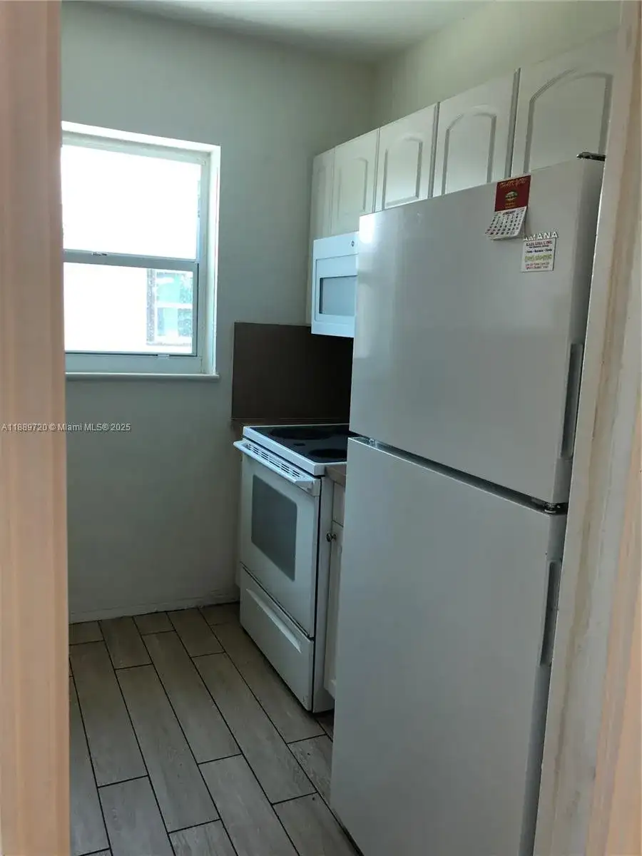 2320 NW 15th St, Miami FL 33125 photo 4