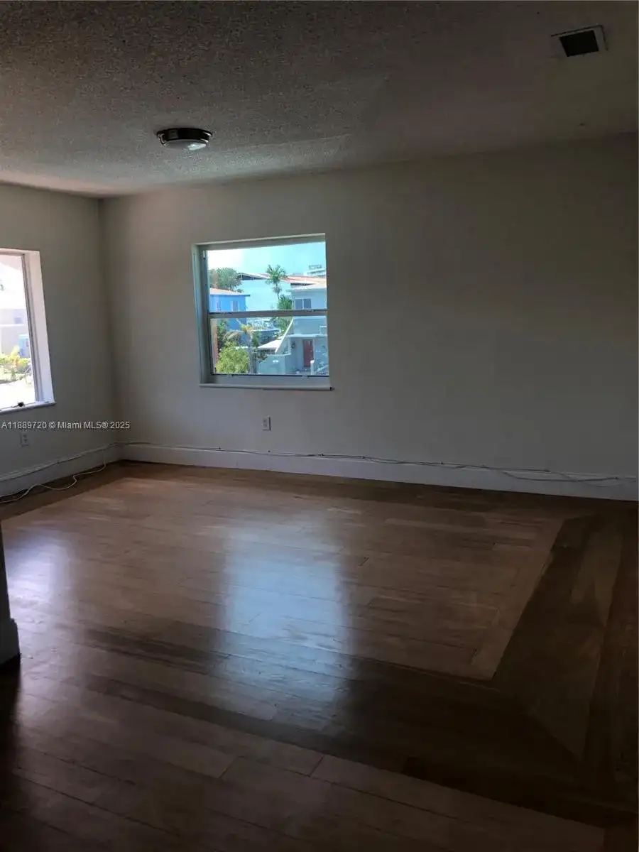 2320 NW 15th St, Miami FL 33125 photo 5
