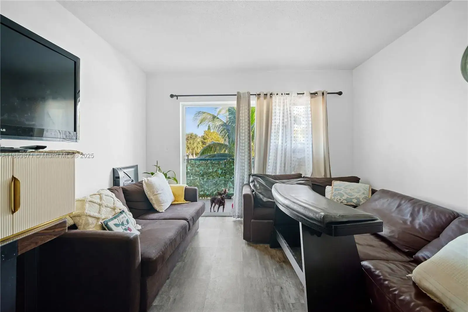 1450 NE 170th St # 202, North Miami Beach FL 33162
