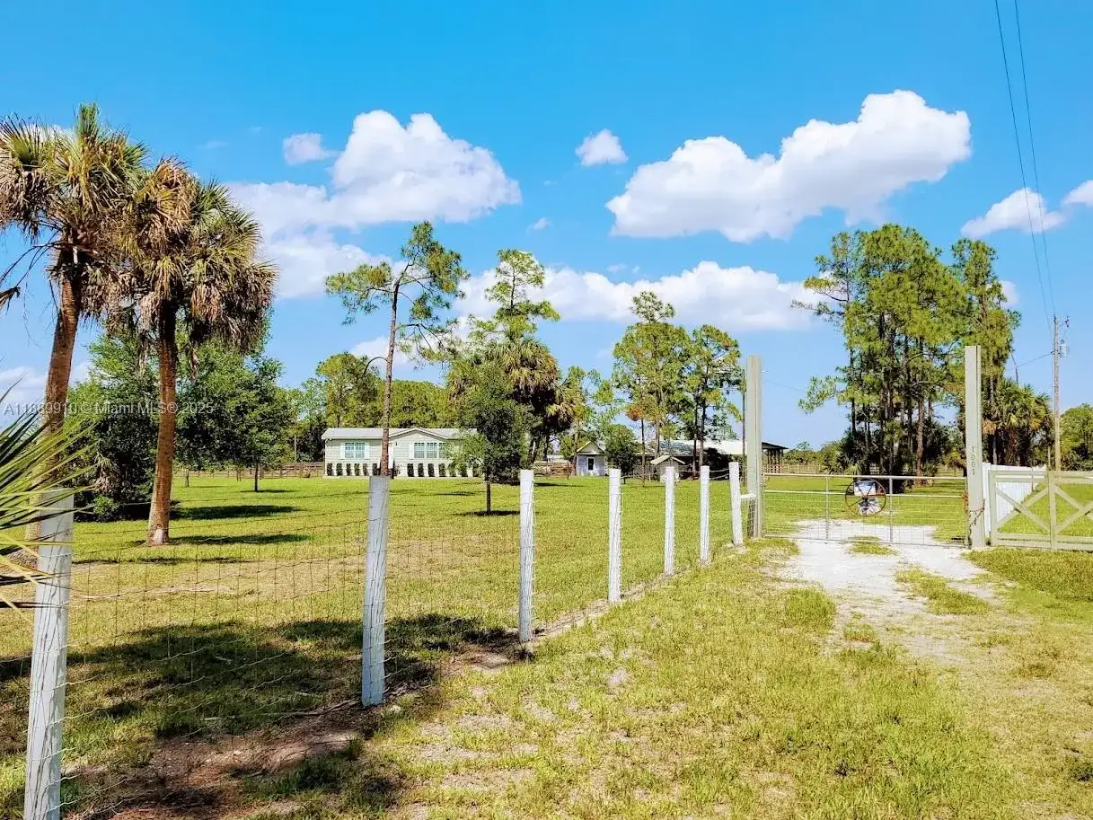 1001 Homestead Avenue, Other City - In The State Of Florida FL 33440 photo 3