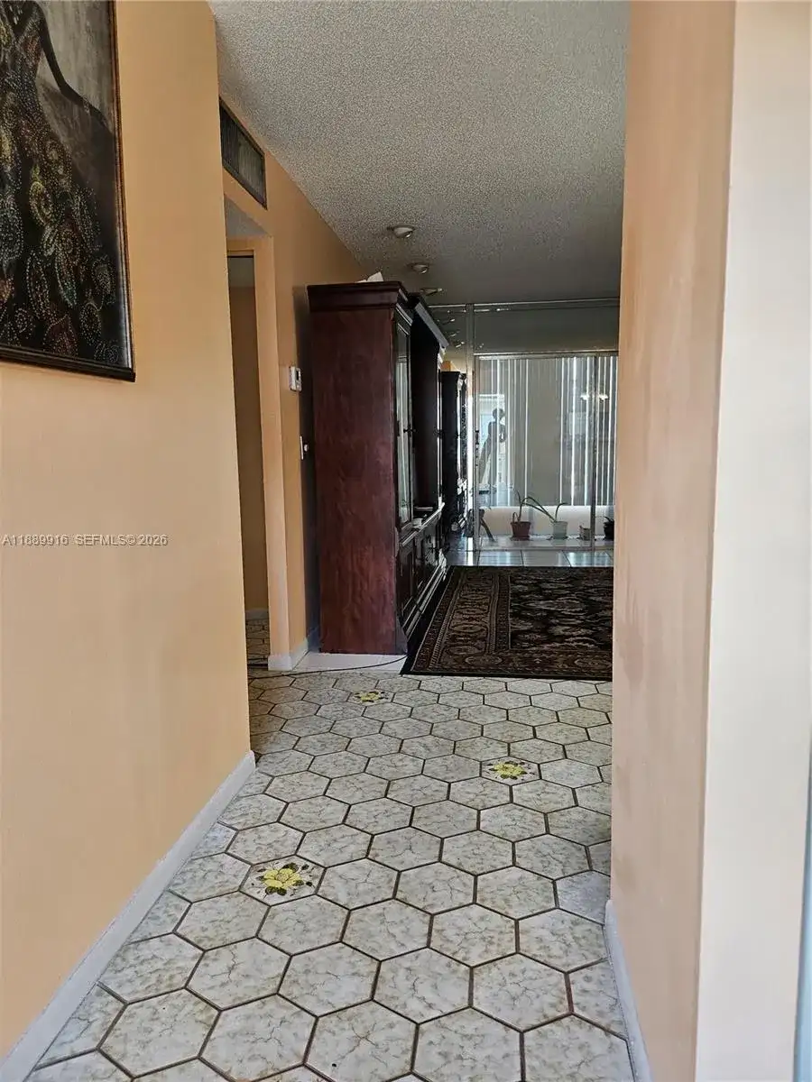 5121 W Oakland Park Blvd # 211, Lauderdale Lakes FL 33313 photo 2